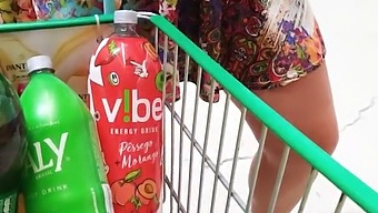 Display My Buttocks In The Shopping Area And Perform Oral Sex On A Worker Outdoors